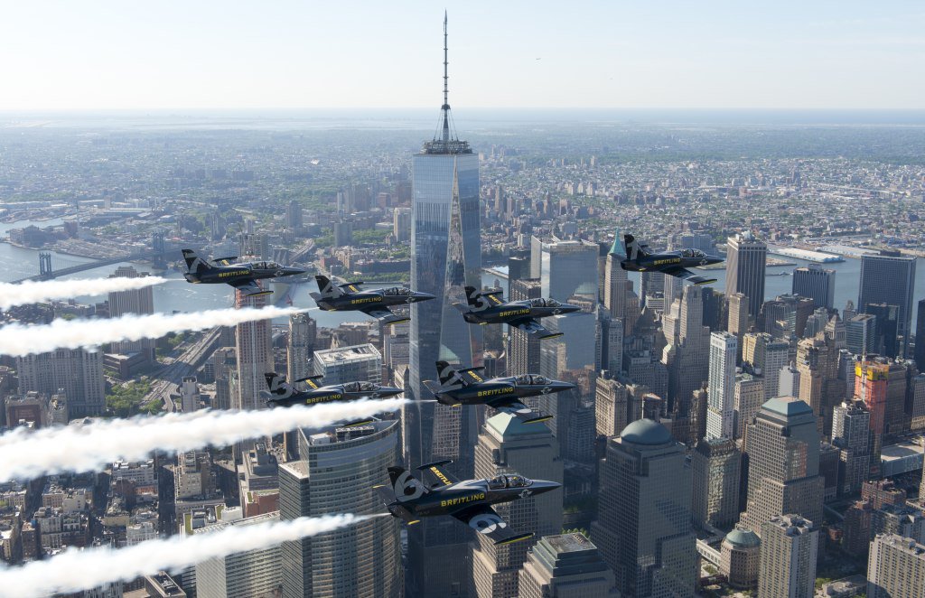 Breitling Jet Team Flies Over World Trade Center. 