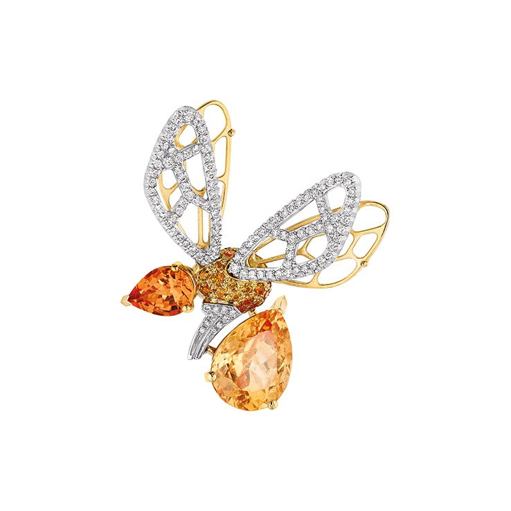 Abeille brooch, in yellow gold and white gold, set with a 6.57 carat pearshaped hessonite garnet, a pear-shaped orange tourmaline, round Mandarin garnets and brilliant-cut diamonds.