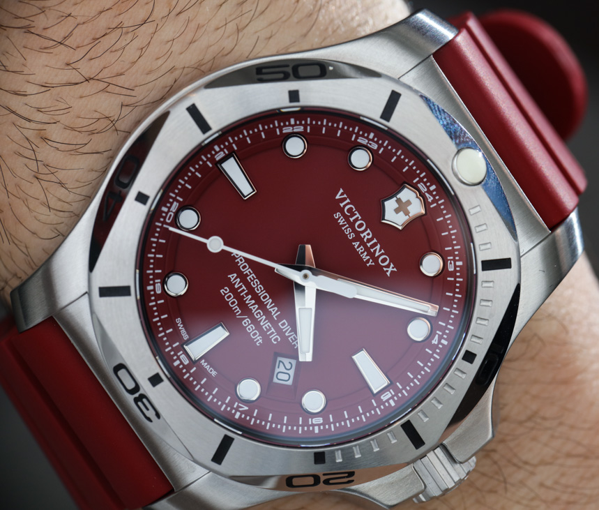 Victorinox Swiss Army INOX Professional Diver Watch Hands-On Hands-On 