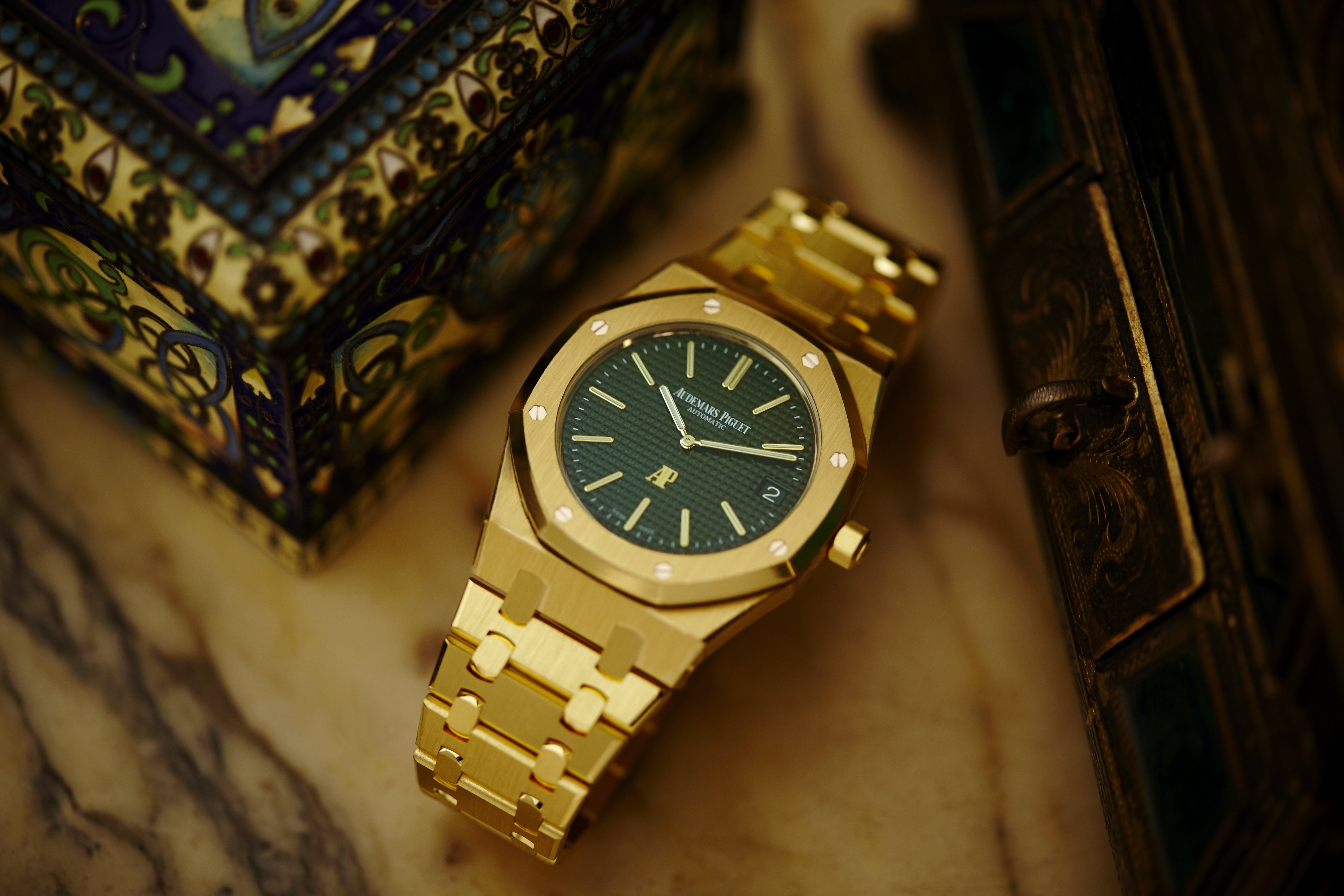 Audemars Piguet Royal Oak Extra-Thin 18K yellow gold limited edition review